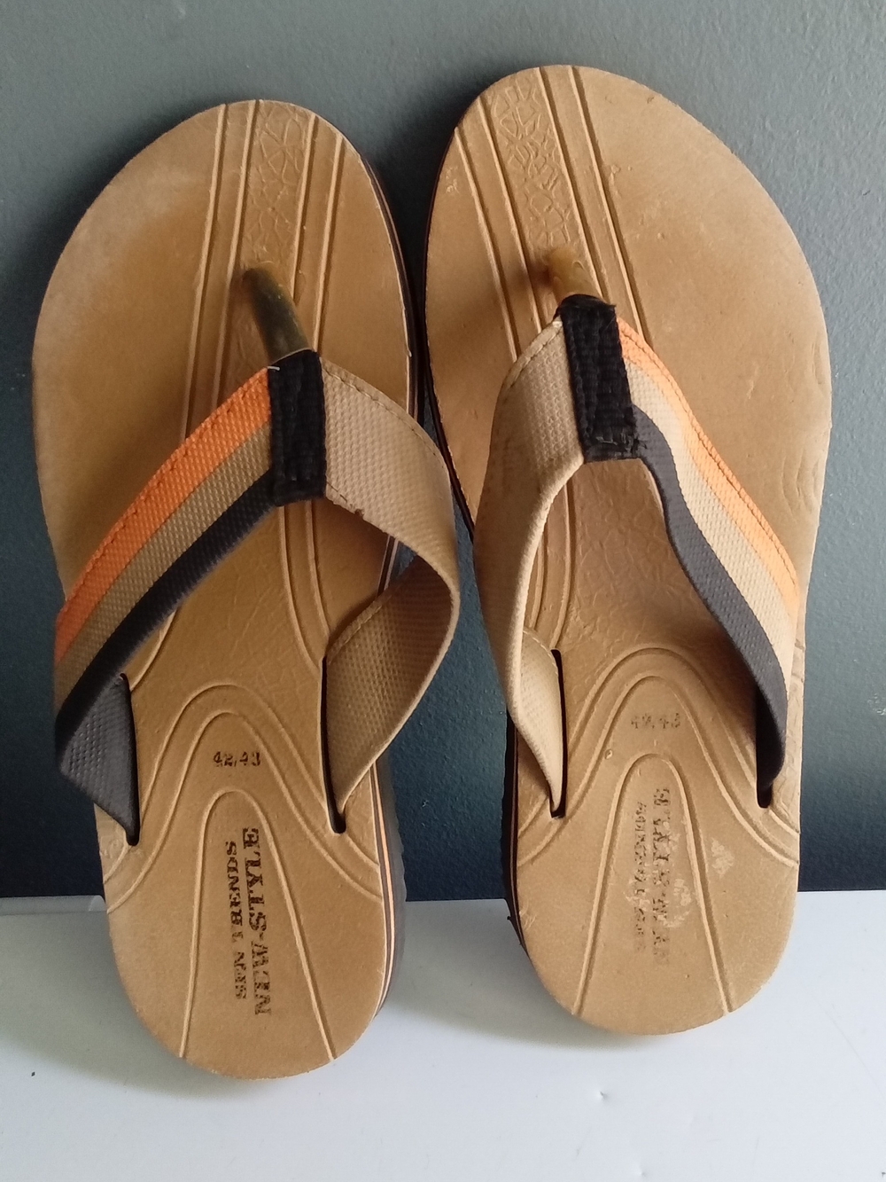 Sun Trends New Style Mens Flip Flops Tan Orange Black Stripe‎ Sandals Size 42/43